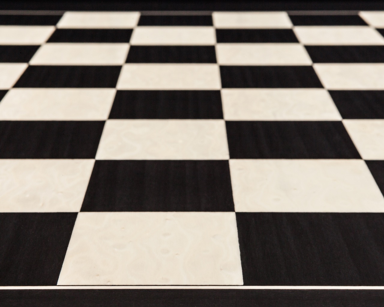 Asturias – 60 cm Black Spanish Chess Board - zoom on squares