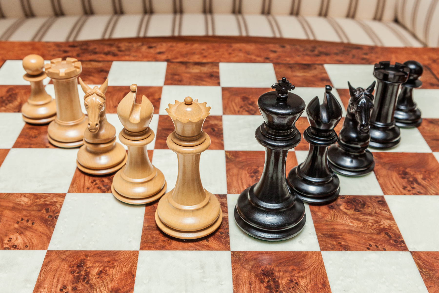 Chevalier ebony and boxwood chess pieces in the starting position