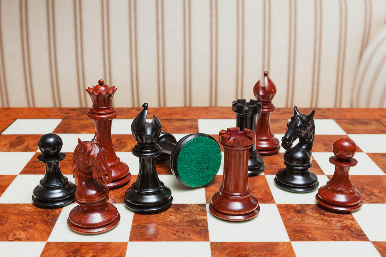 The Chevalier Series 4.4 inches Chessmen in Padauk and Ebony