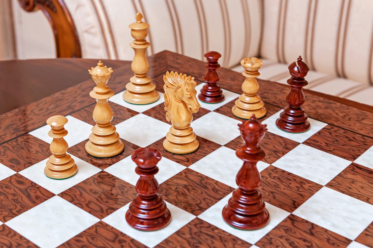 The Dalí Series Lacquered Chess Pieces in Padauk and Boxwood