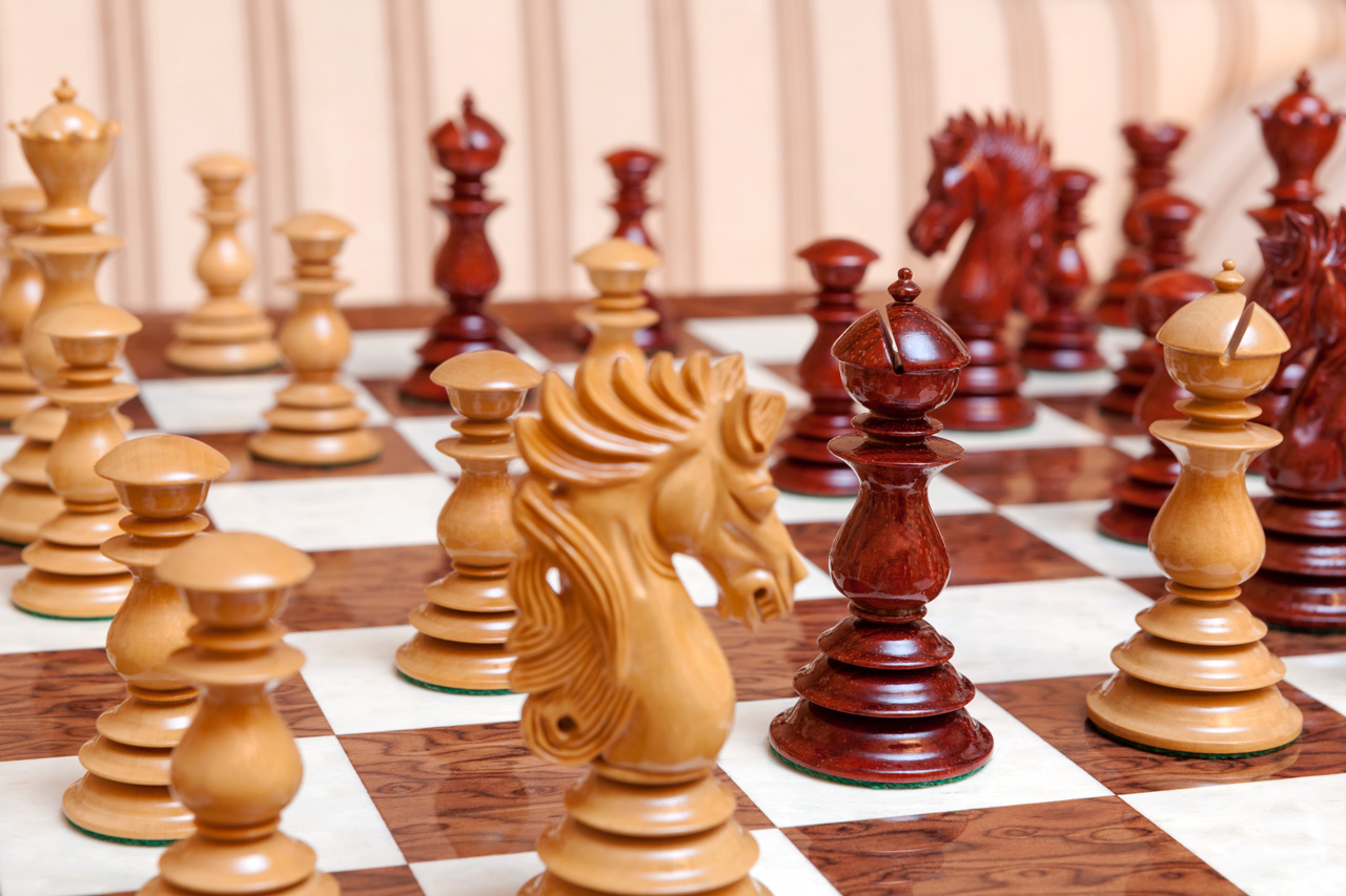 The Dalí Series Lacquered Chess Pieces in Padauk and Boxwood