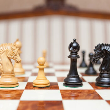 Shown with: 60 cm Da Vinci chess board Close-up of opposing Duke knights and chess pieces on the 60 cm Da Vinci chess board