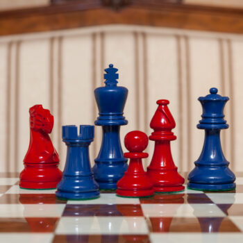 Earl Duo Blue / Red chess set with blue and red pieces grouped on the board