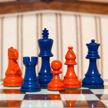 Blue and orange Earl chess pieces grouped on the 50 cm Cordoba board
