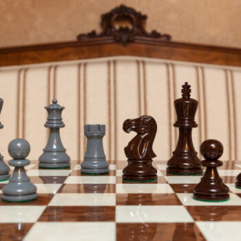 Shown with: 50 cm Cordoba chess board Grey and brown Earl chess pieces facing each other on the 50 cm Cordoba board