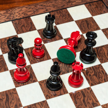 Shown with: 50 cm Cordoba chess board Overhead view of Earl red and black chess pieces with a green felt base on the 50 cm Cordoba chess board