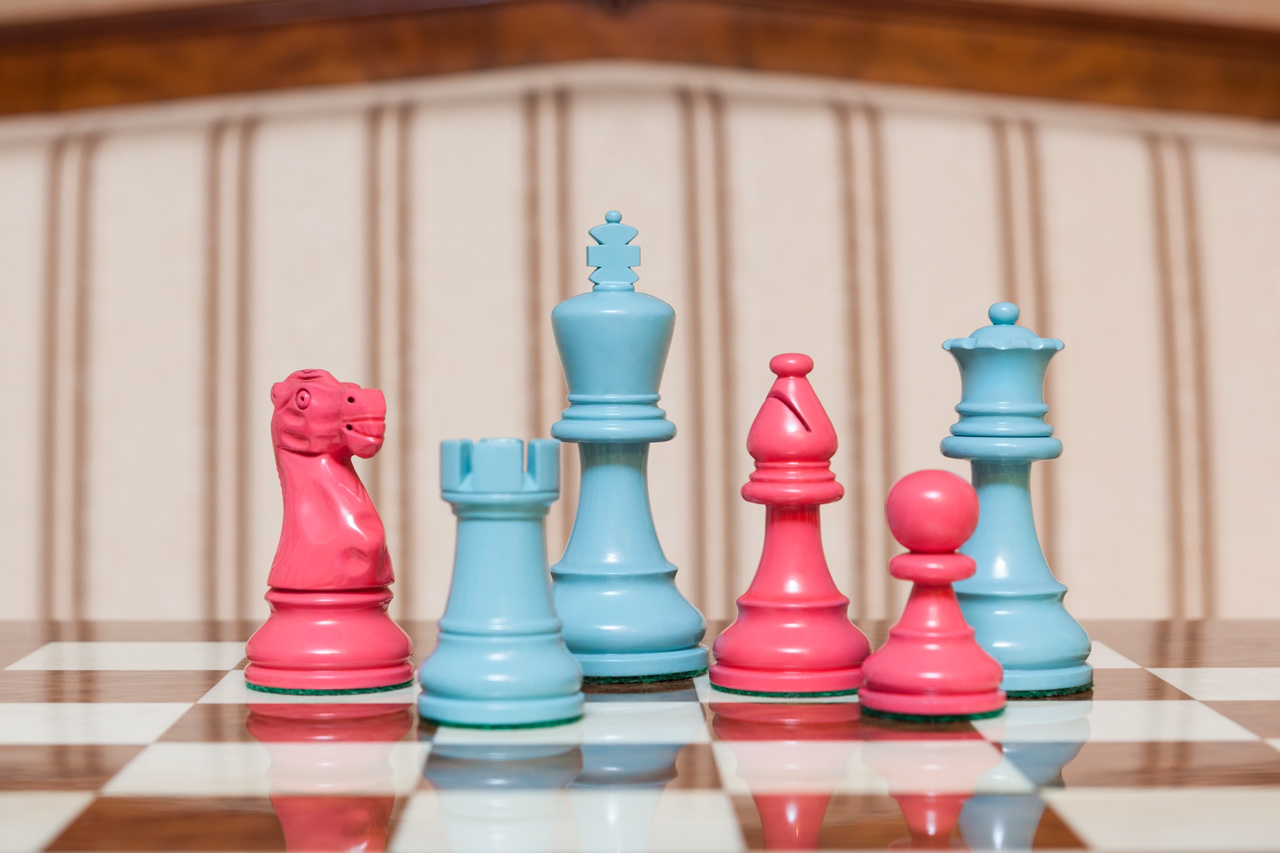 Earl Turquoise and Pink Chess Pieces on the red 50 cm ”Cordoba” Chess Board