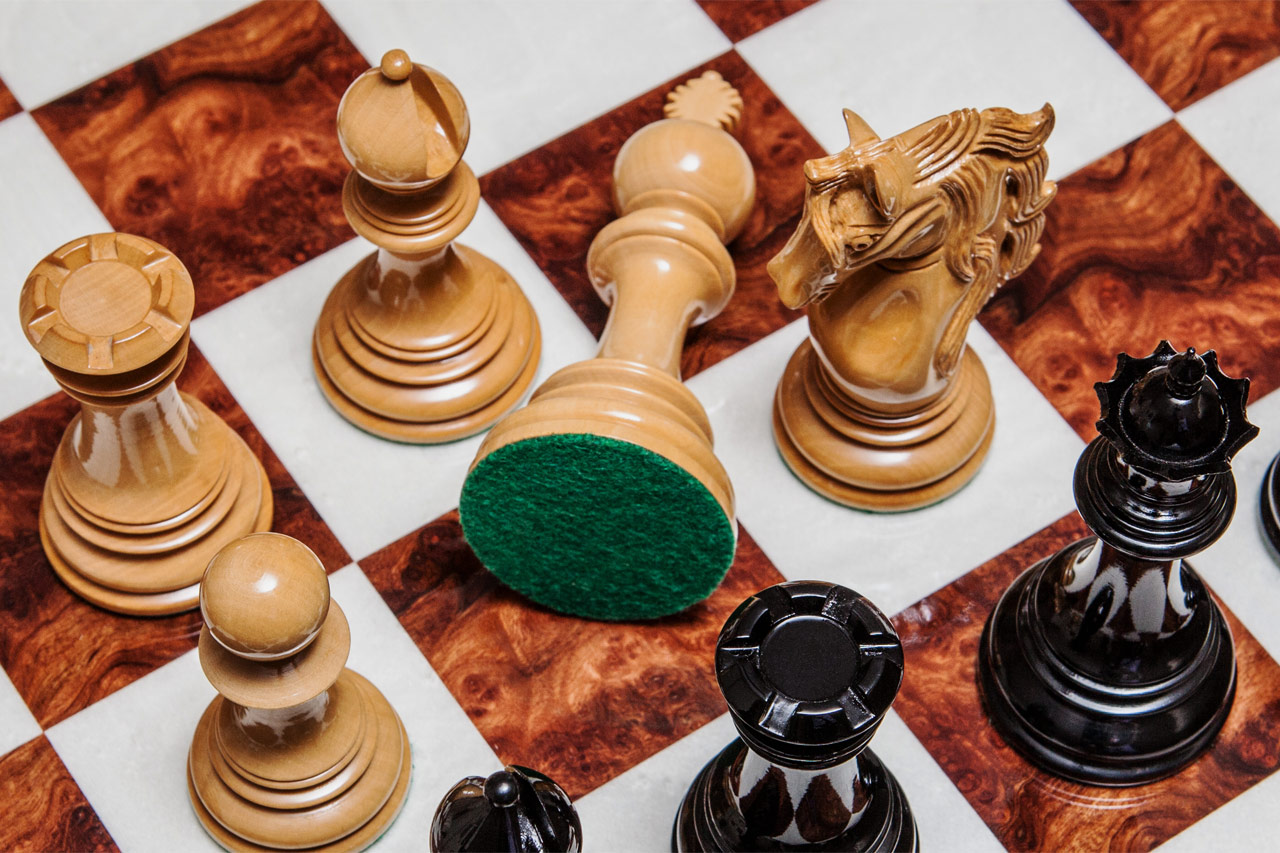 The Granada Series Luxury Chessmen in Lacquered Ebony and Boxwood