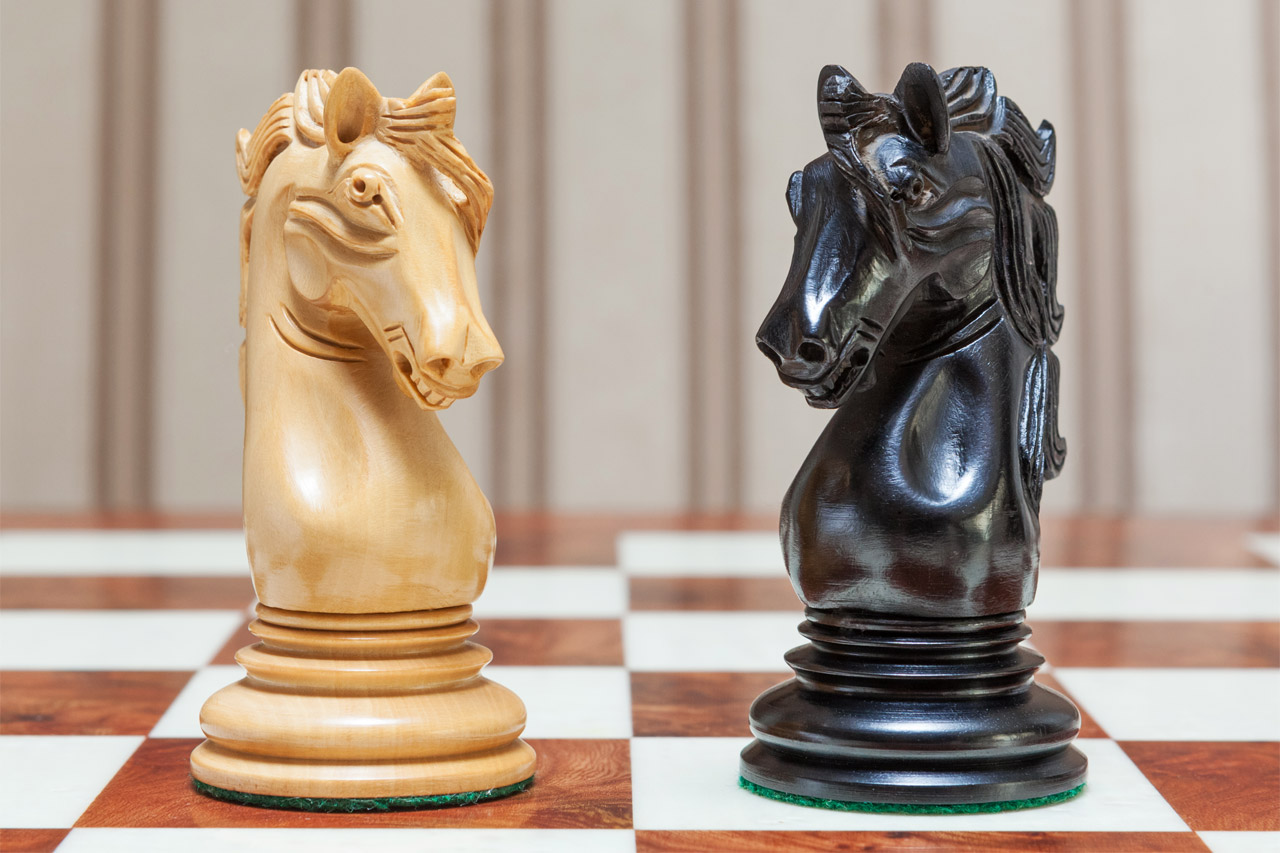 The Granada Luxury Chess Knights in Boxwood and Ebony