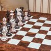 New York Series Chess Pieces on the red 51 cm ”Pisa” Chess Board