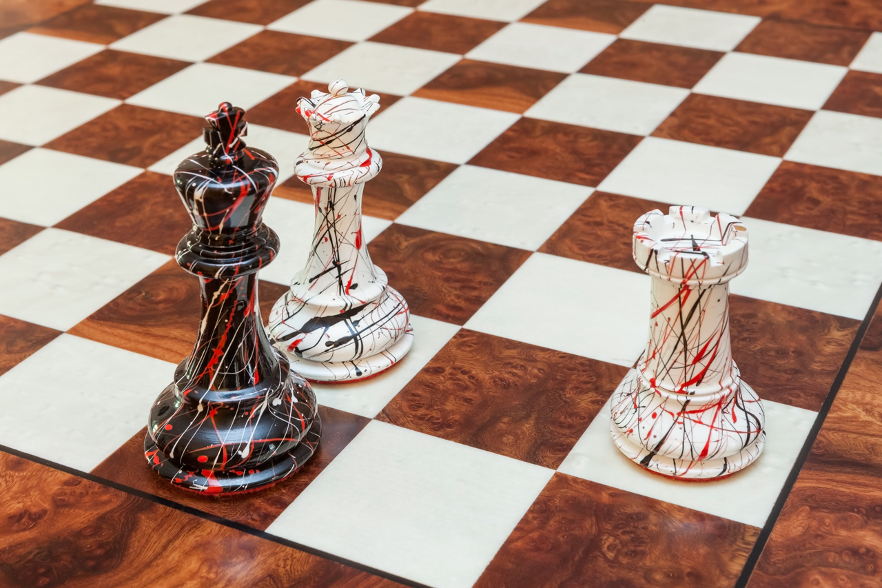 New York Series Chess Pieces on the 51 cm ”Pisa” Chess Board
