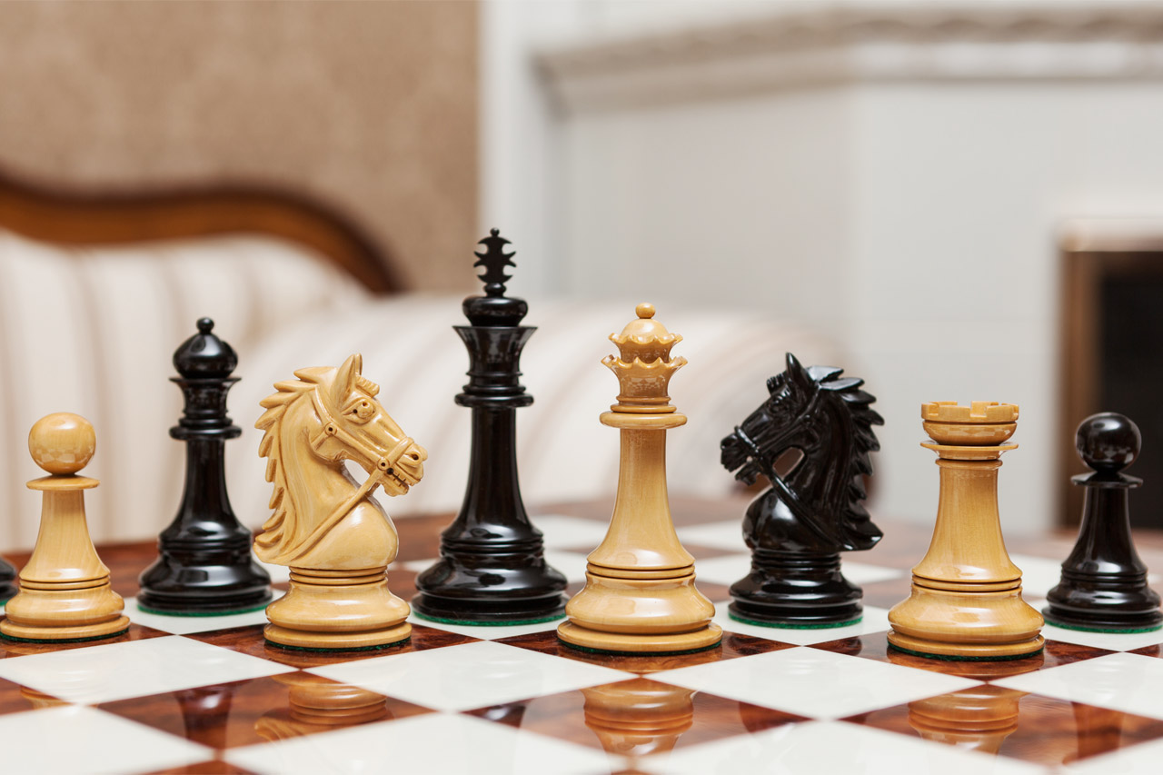 Regal Series 4.4 inches club-size chess pieces in ebony and boxwood