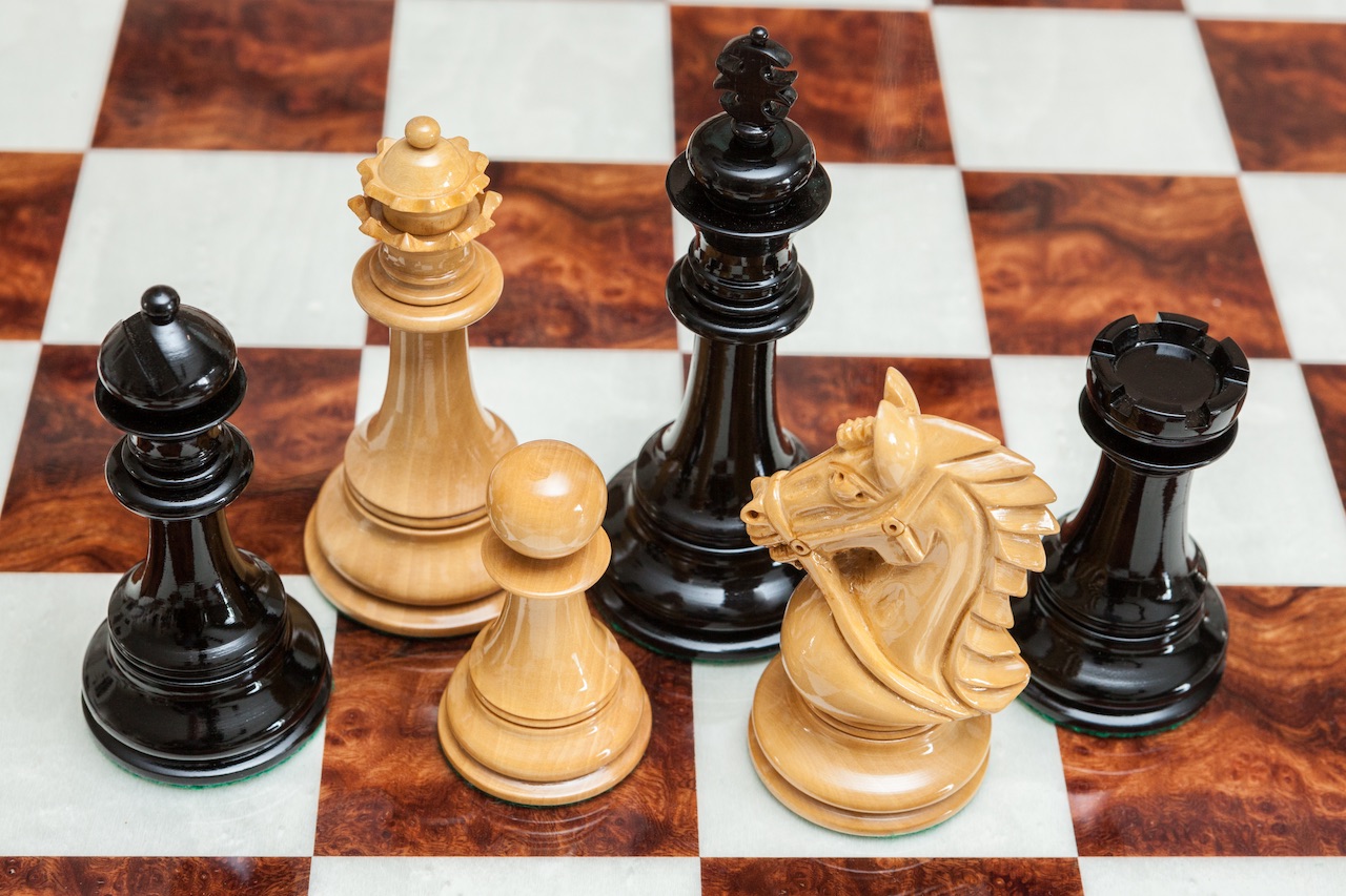 Regal Series 4.4 inches club-size chess pieces in ebony and boxwood