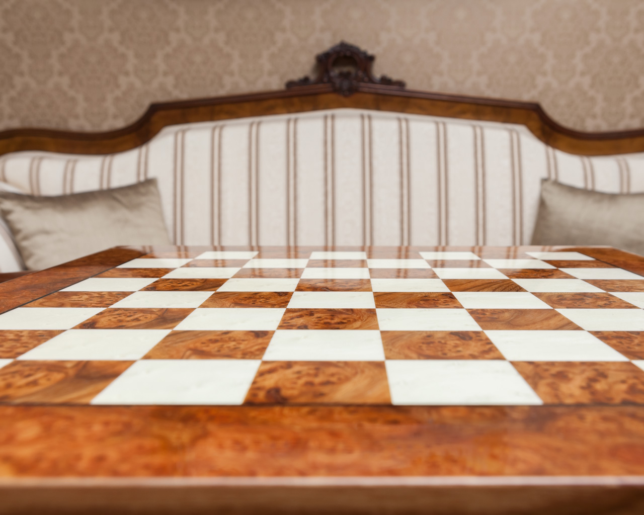 Venezia – 51 cm Root of Elm Glossy Italian Chess Board