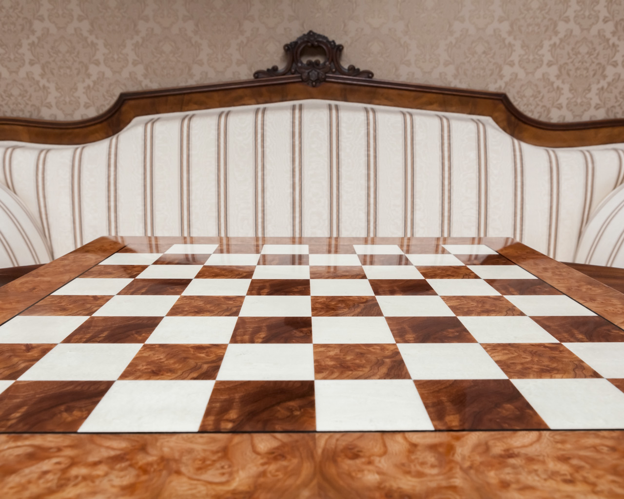 Da Vinci – 60 cm Root of Elm Glossy Italian Chess Board