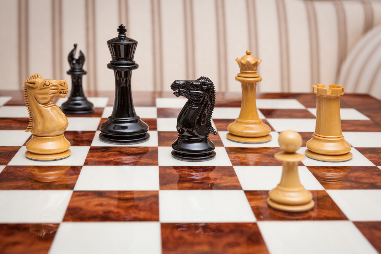 Staunton Evolution 4.25 inch chess pieces in Lacquered Ebony and Boxwood