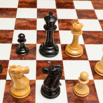 Shown with: 60 cm Da Vinci chess board High-angle view of Staunton Evolution lacquered ebony and boxwood chess pieces on the 60 cm Da Vinci chess board