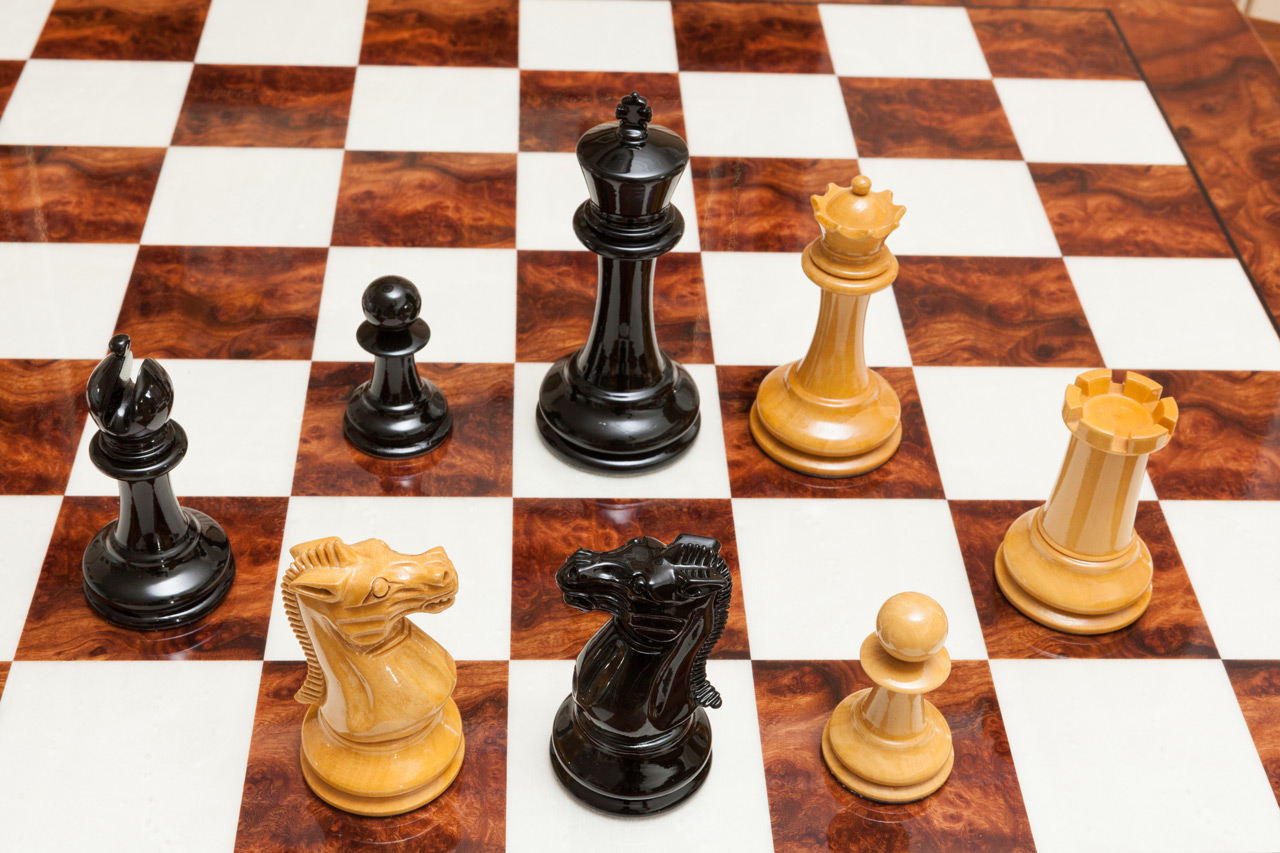 Staunton Evolution 4.25 inch chess pieces in Lacquered Ebony and Boxwood